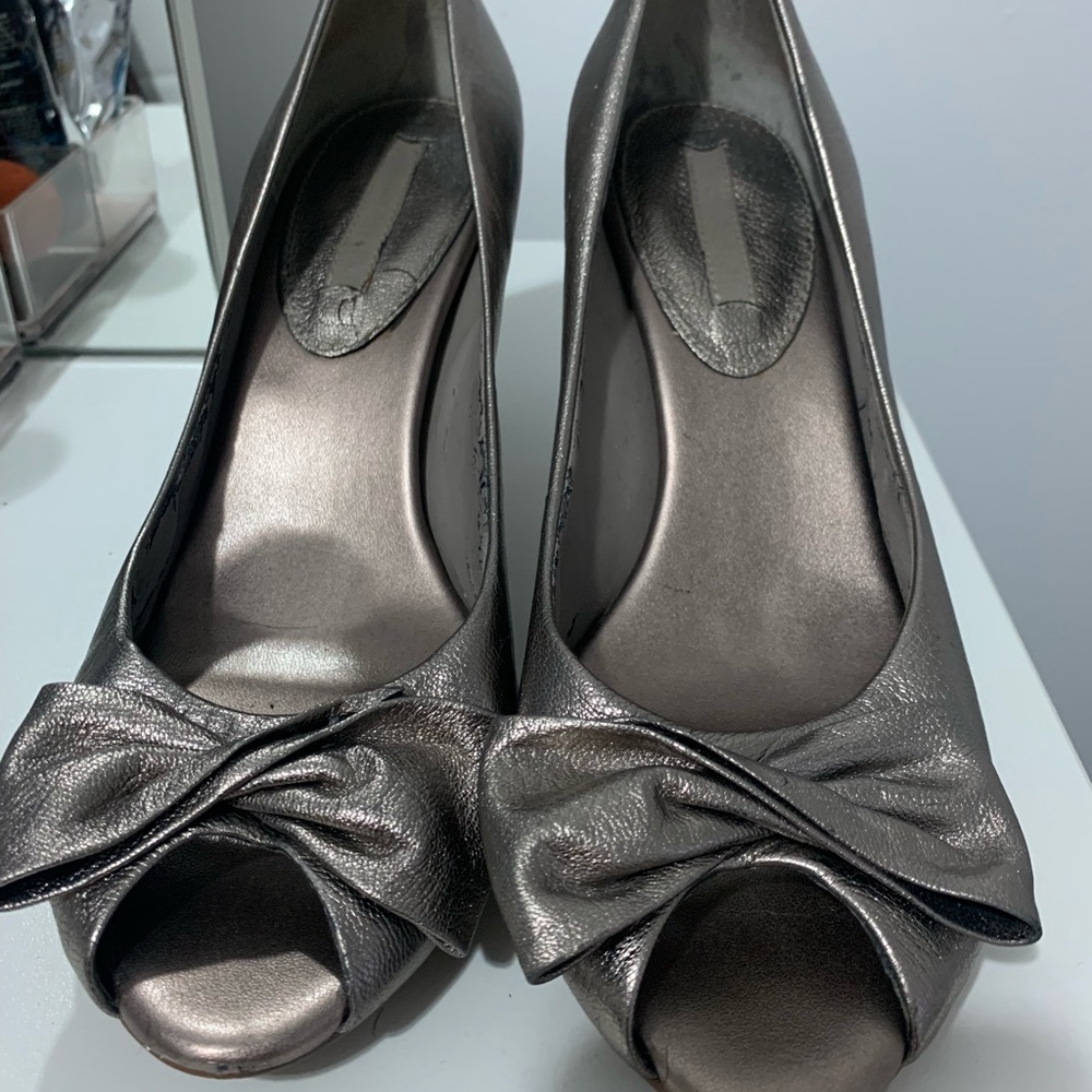 Bow tie heeled sandals